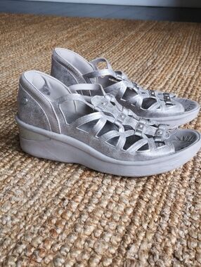 Bzees 'Sasha' open-toed shoes